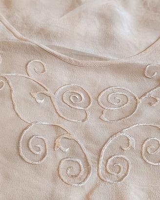 Camicetta panna con ricami floreali