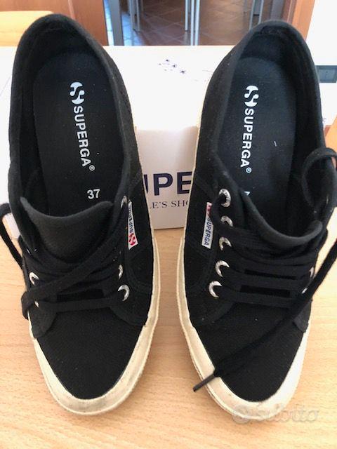 Scarpa da ginnastica Superga con soletta rialzata Abbigliamento