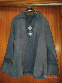 camicia nera con inserti neri  e pietra azzurra 