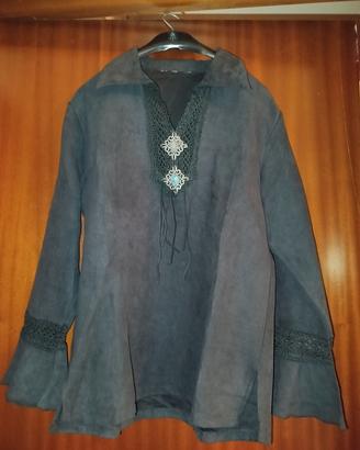 camicia nera con inserti neri  e pietra azzurra 
