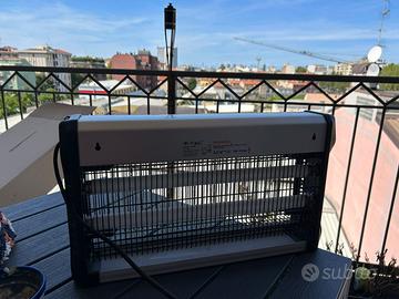 Lampada luce blu per insetti