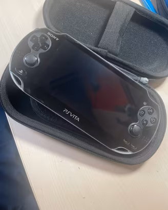 PS Vita OLED + Cavo Orig. + Custodia + 4 Giochi