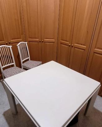 Tavolo allungabile e sedie