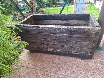 fioriera da esterno in legno