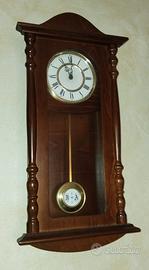 Orologio a pendolo in legno