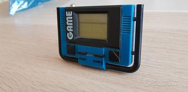 Gioco elettronico vintage anni 80 di tennis