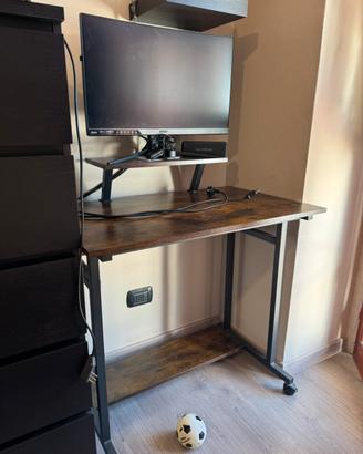Scrivania con supporto monitor