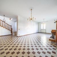 VILLA A SCHIERA A CARPI