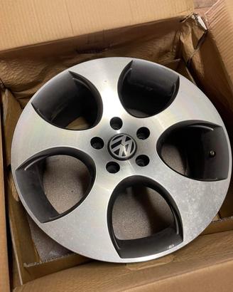 Cerchi golf 17 pollici usati attacco 5x112