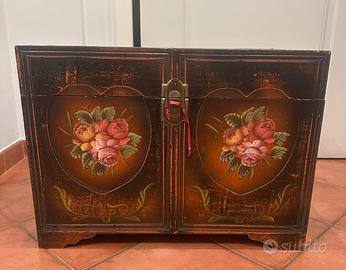 Baule in Legno Decorato a Mano