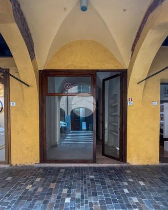 NEGOZIO A VIADANA