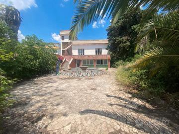 Villa indipendente in via turati