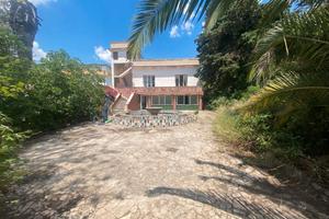 Villa indipendente in via turati