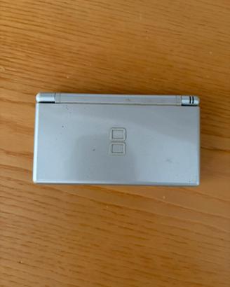 Nintendo ds lite con custodia e caricatore