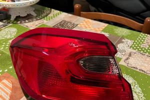 Stop posteriore lato SX ford fiesta mk8