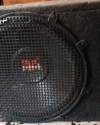 subwoofer PUNCH con cassa artigianale.