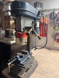 Trapano a colonna da banco usato