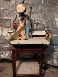 affettatrice professionale a volano 