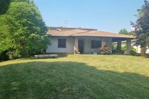 Villa di 347 m² con più di 5 locali e box auto dop