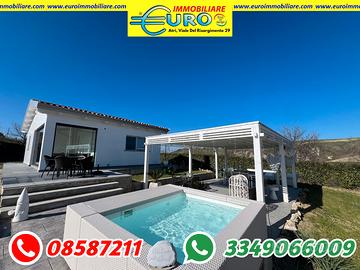 Villa moderna immersa nella natura