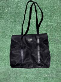 Borsa Prada Tote Re-Nylon Nera