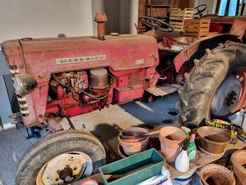TRATTORE USATO D'EPOCA MC CORMICK 40 CAVALLI