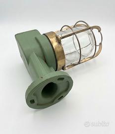 Lampada da parete navale - industrial design
