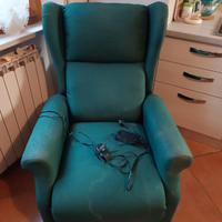 Poltrona con alzata assistita
