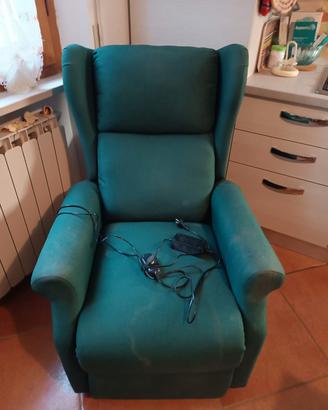 Poltrona con alzata assistita