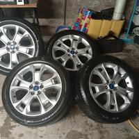 cerchi Kuga da 18 con gomme estive 