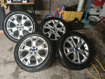 cerchi Kuga da 18 con gomme estive 