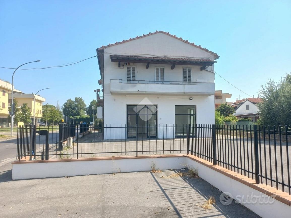 NEGOZIO A AGLIANA - Vista 3