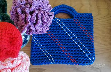 Borsa blu all'uncinetto