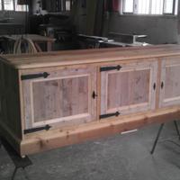 credenza bassa porta tv in legno vecchio con 3 ant