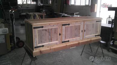 credenza bassa porta tv in legno vecchio con 3 ant