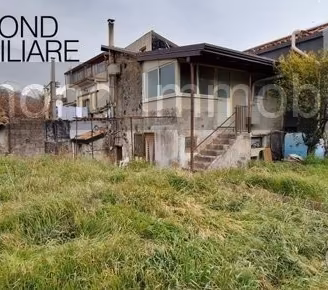 Casa singola 140 mq con terreno a linguaglossa