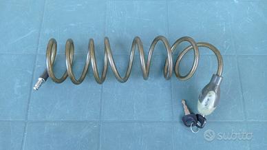 Cavo d'acciaio con lucchetto