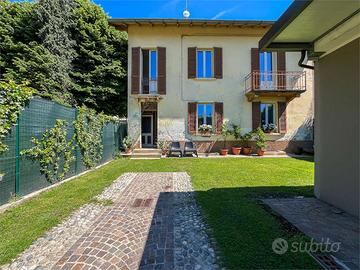 CASA SINGOLA CON DEPANDANCE