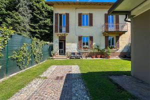 CASA SINGOLA CON DEPANDANCE