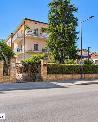 Appartamento di 183 m² con 4 locali e box auto a L