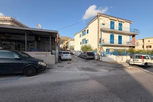 MONOLOCALE A POZZUOLI