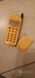 telefono cellulare giallo