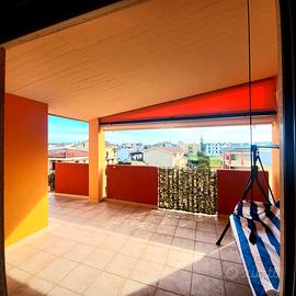 Soluzione al 2° piano con 3 terrazzi-2 posti auto