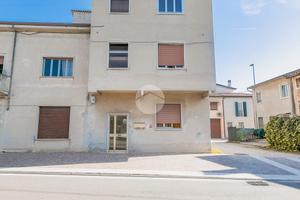 4 LOCALI A VILLAFRANCA DI VERONA