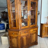 Credenza/cristalliera scantonata noce massiccio