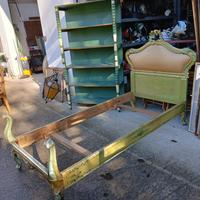 Libreria e letto singolo stile barocco