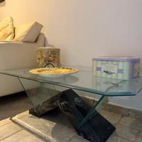 Tavolino in cristallo con mase in marmo nero