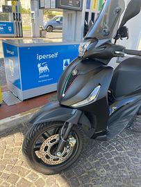 Beverly 400 deep black