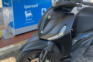 Beverly 400 deep black