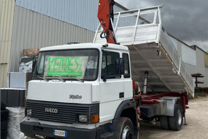 Camion con gru Iveco Fiat 145
